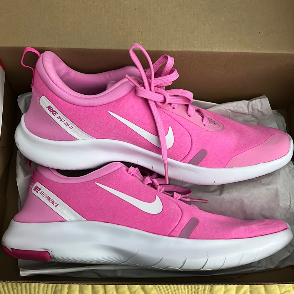 NIKE FREE RUNS